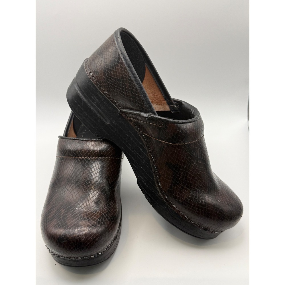 Dansko Professional Brown Snakeskin Embossed Leather Clogs Shoes‎ Womens 37